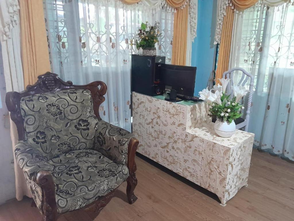 Oyo 91477 Fazira Home Stay Syariah Sibolga Экстерьер фото