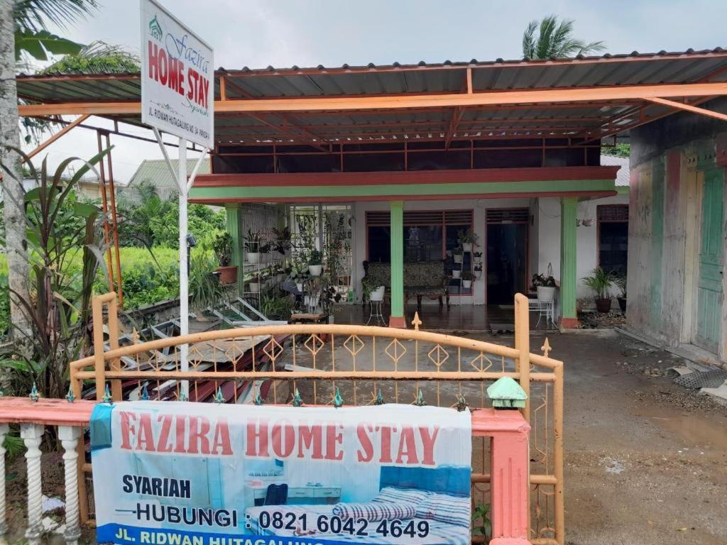 Oyo 91477 Fazira Home Stay Syariah Sibolga Экстерьер фото