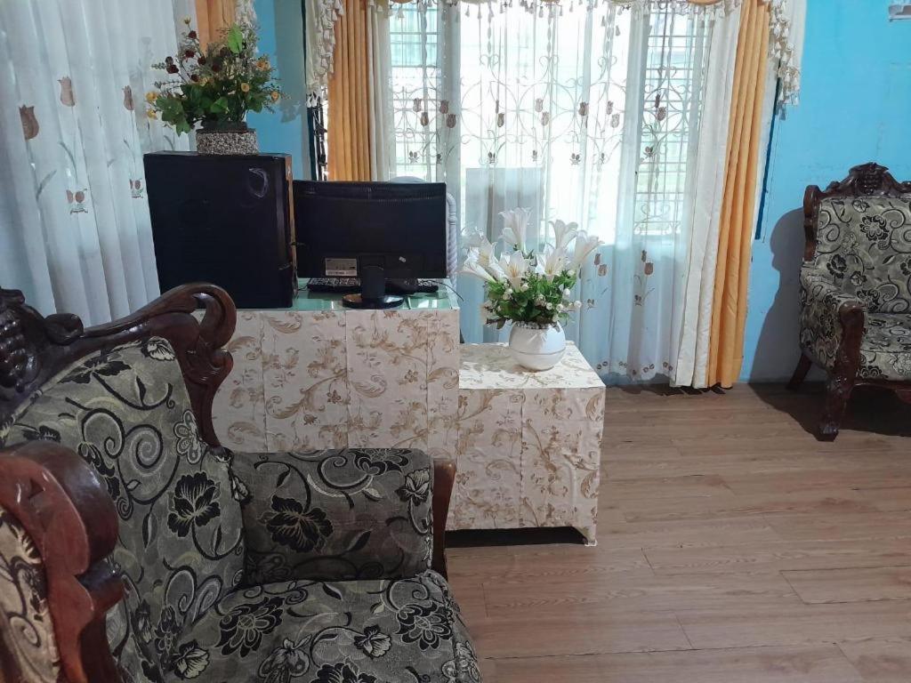 Oyo 91477 Fazira Home Stay Syariah Sibolga Экстерьер фото